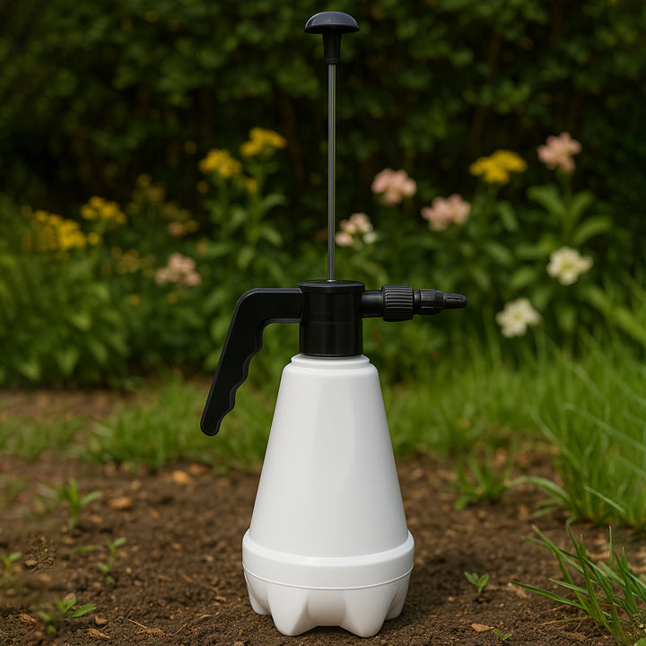 Heavy-duty Plastic Pressure Spray Bottle (1.5 L) - Trendex