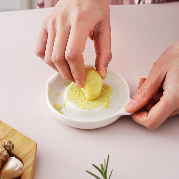 2-in-1 Garlic Press & Ginger Grater