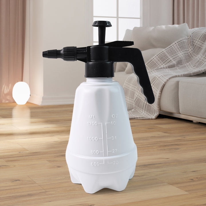 Heavy-duty Plastic Pressure Spray Bottle (1.5 L) - Trendex